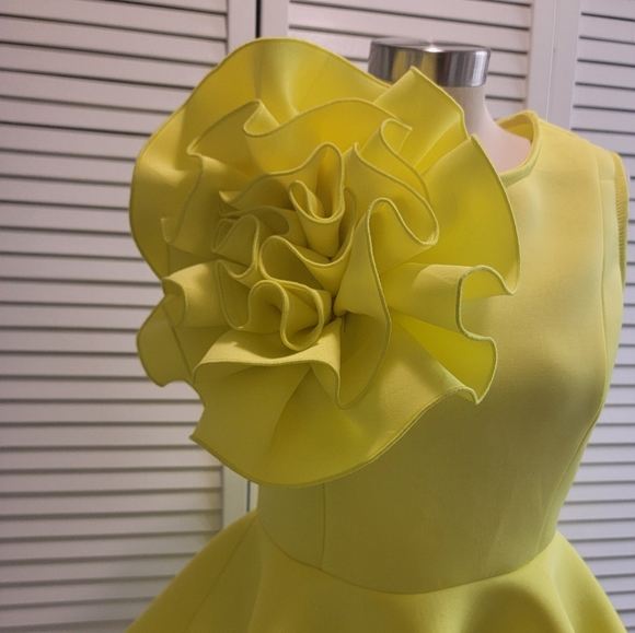 YELLOW TOP WITH A LARGE ROSE - Picture 3 of 4